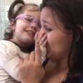 Slijepa djevojčica nakon operacije očiju prvi put ugledala majku