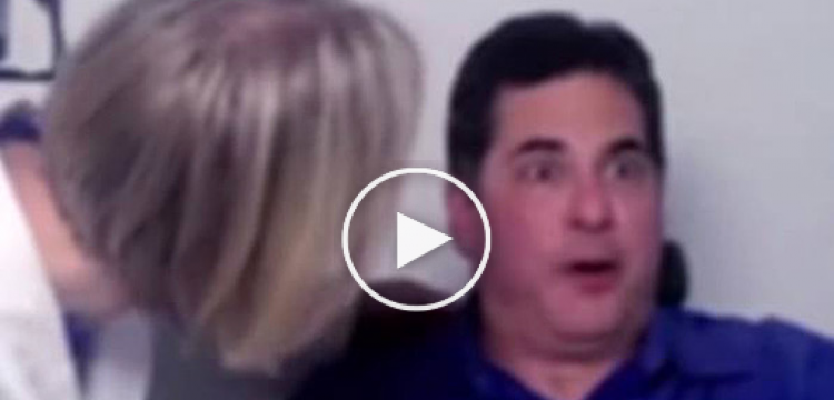 Pogledajte reakciju slijepca kada je prvi put ugledao svoju kćer (VIDEO)