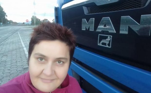 Jovanka je majka hrabrost za volanom: Ima 4 djece, vozi kamion po Evropi, a sada je jednim statusom svima zapušila usta! (FOTO)