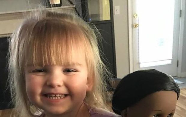 Dvogodišnja djevojčica začepila usta prodavačici i postala hit na Facebooku