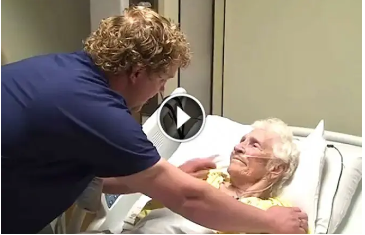 Postavili kameru u bolničkoj sobi i snimili kako bolničar radi nešto neverovatno starijoj pacijentkinji