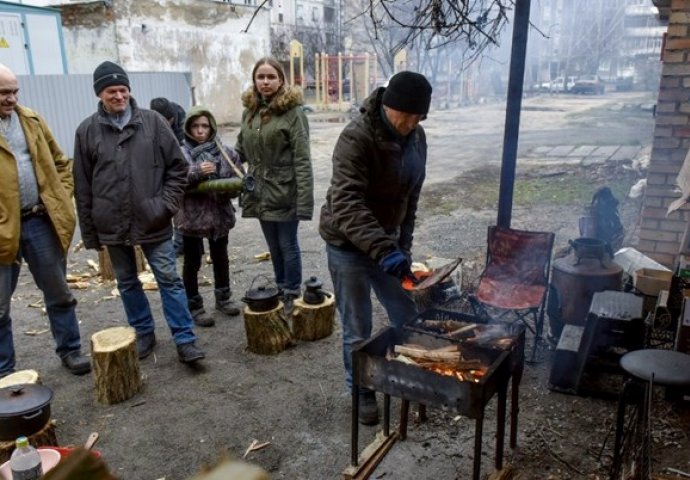Ukrajina tvrdi: Naši građani su ruske vojnike počastili otrovanim kolačima