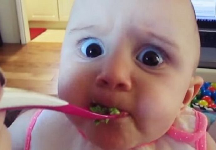 Bebi je dala kašikicu avokada, a njena reakcija nas je dovela do suza (VIDEO)