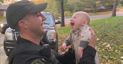 Beba se nije mogla micati, a policajac je znao da je svaka sekunda važna