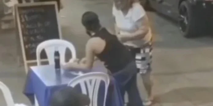 Kamera je snimila što je djevojčica učinila starijoj ženi