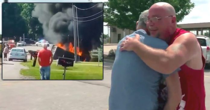 „Anđeo čuvar“ izbavio čovjeka iz požara nakon prometne nesreće