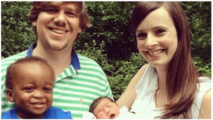 Majku bjelkinju su posramili jer je imala 3 crne bebe – no reakcija njezinog supruga je predivna