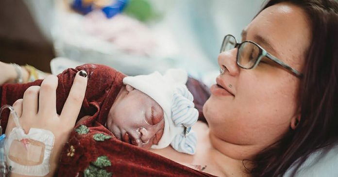 Mama rodila novorođenče s teškim oštećenjem mozga, a onda učinila nešto sjajno