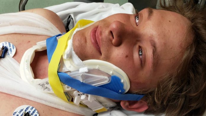 ”Osjetio sam kako me Bog uhvatio”: Tinejdžer čudesno preživio pad s 15-metarske litice