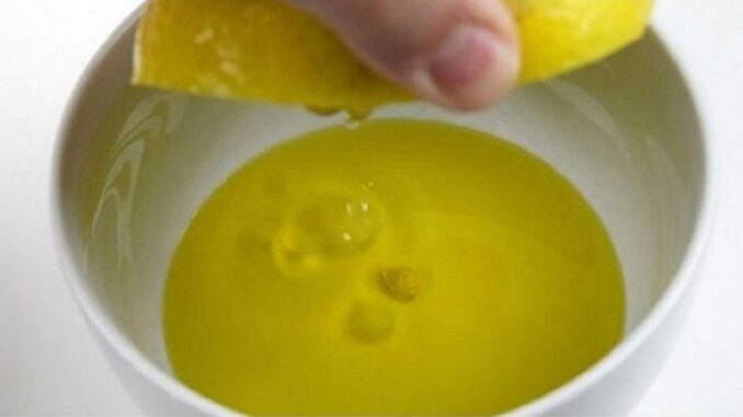 Iscjedite 1 limun, pomiješajte sa 1 kašikom maslinovog ulja… Sad to nikada nećete zaboraviti!