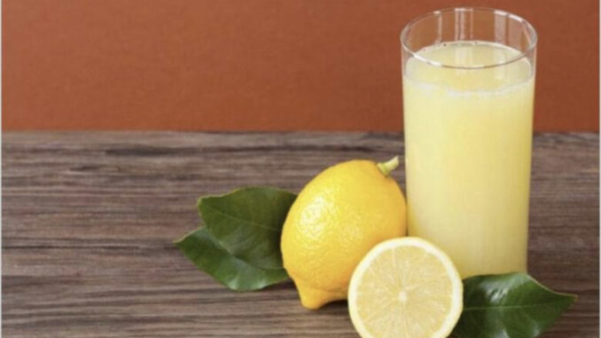 Mlaka voda s limunom: zašto je treba piti svako jutro?