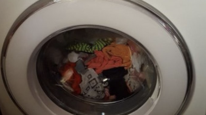 Veš izlazi iz mašine kao ispeglan: Samo stavite 1 stvarčicu u bubanj tokom pranja