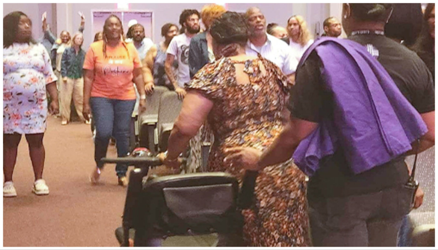 ‘Bog ju je dotaknuo’: Žena prohodala nakon što 5 godina nije mogla hodati
